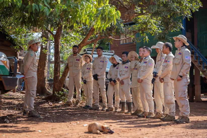 The team leader briefs the team before conducting the controlled demolition.