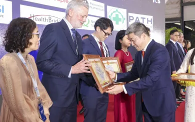 243 VUFO Chairman presenting Certificate of Merits to NPA CD 04122025